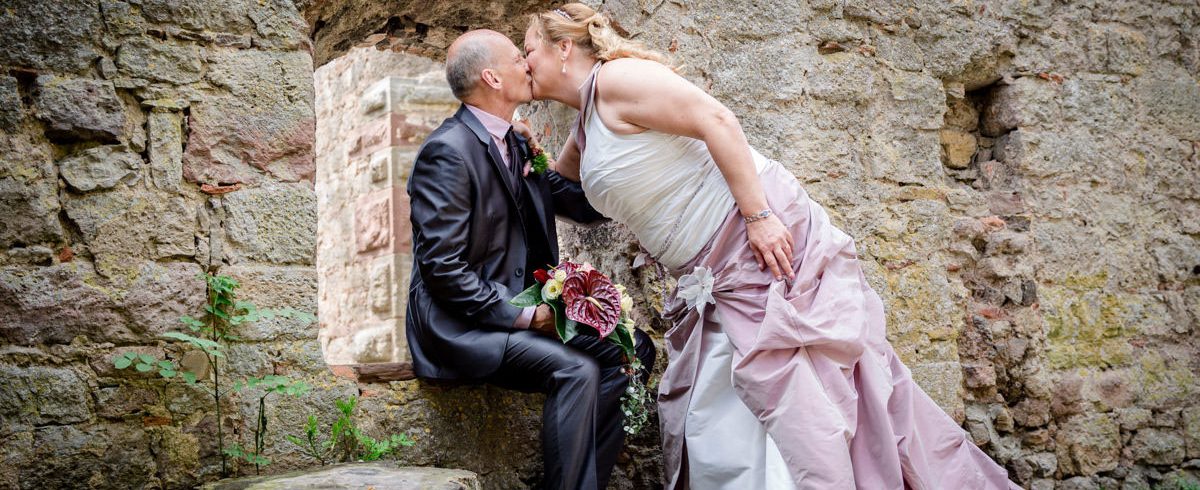 Hochzeit auf der Trimburg - Standesamtliche Trauung von Regina und Dieter, Hochzeitsfotografin Daggi Binder, maizucker Hochzeitsfoto
