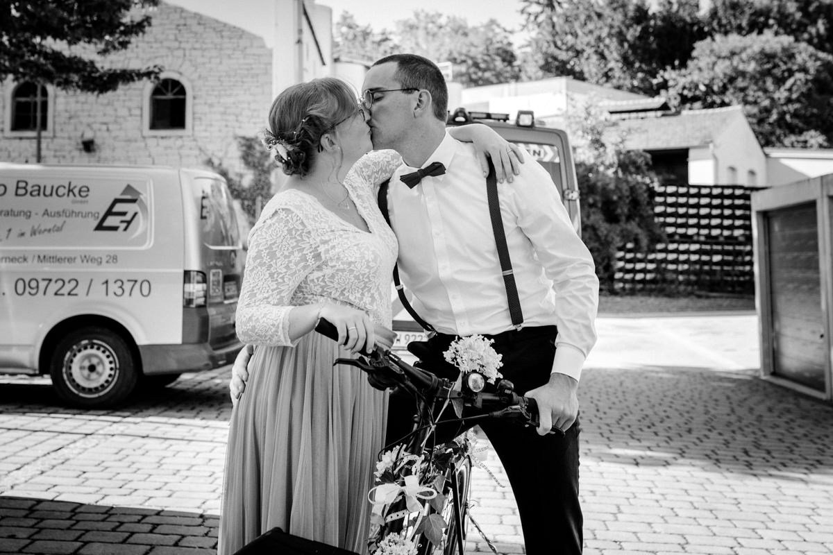 Sommerliche Vintage Hochzeit, Schweinfurt, Werneck, Hochzeitsfotograf in eurer Nähe, Emotionale Hochzeitsreportage, Hochzeitsfotos Unterfanken, maizucker