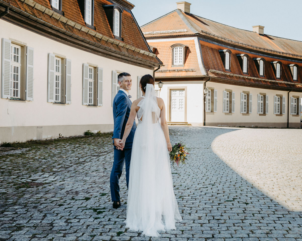 Herbsthochzeit, Hochzeitsfotografie Schloss Solitude ,Paarshooting, Hochzeitsreportage Stuttgart, Kirche Gerlingen, unvergesslich emotional, maizucker